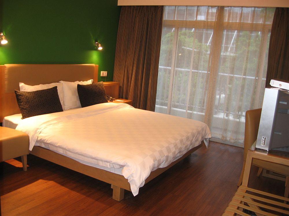 Yanjiang East Garden Inn Гуанчжоу Экстерьер фото
