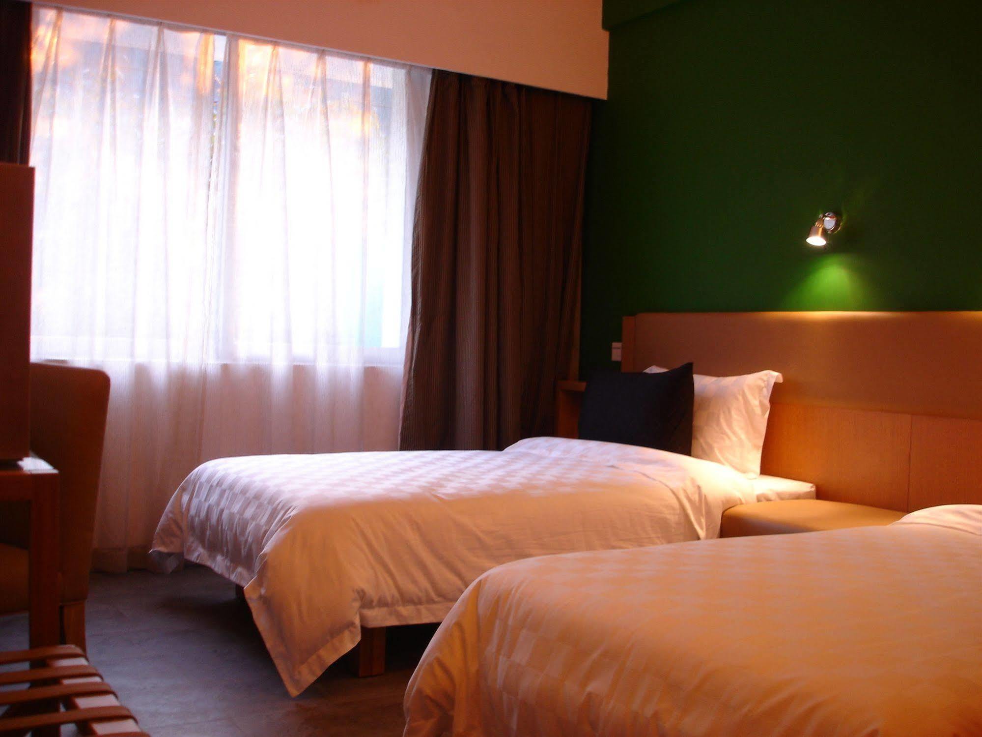Yanjiang East Garden Inn Гуанчжоу Экстерьер фото