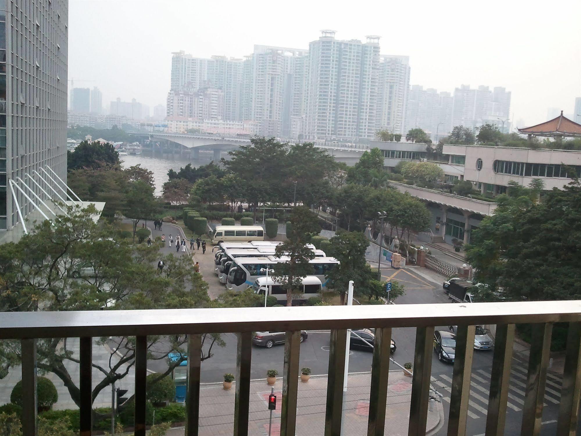 Yanjiang East Garden Inn Гуанчжоу Экстерьер фото