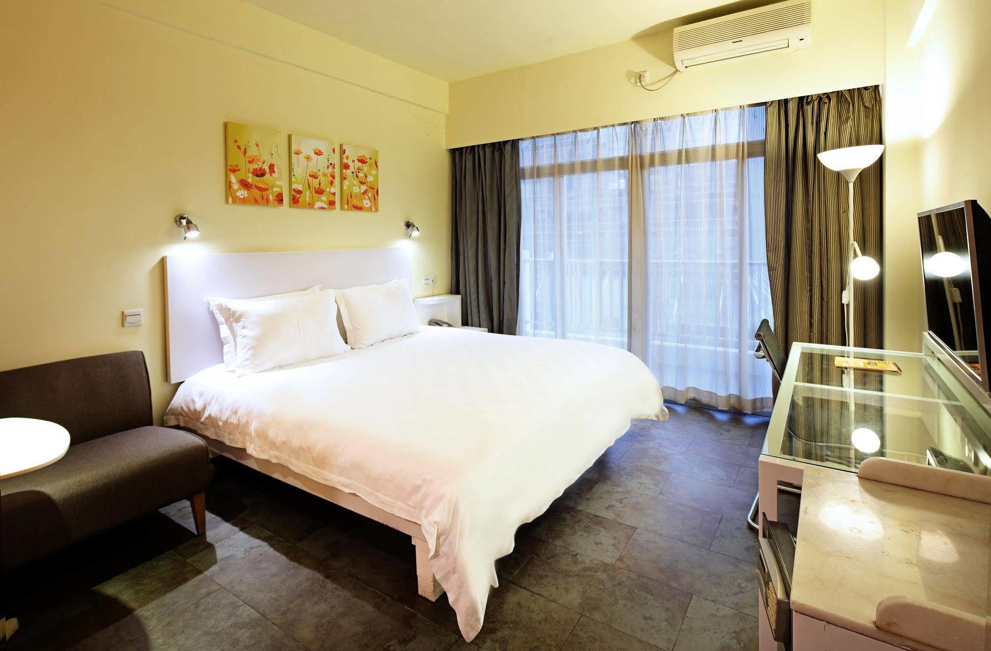Yanjiang East Garden Inn Гуанчжоу Экстерьер фото