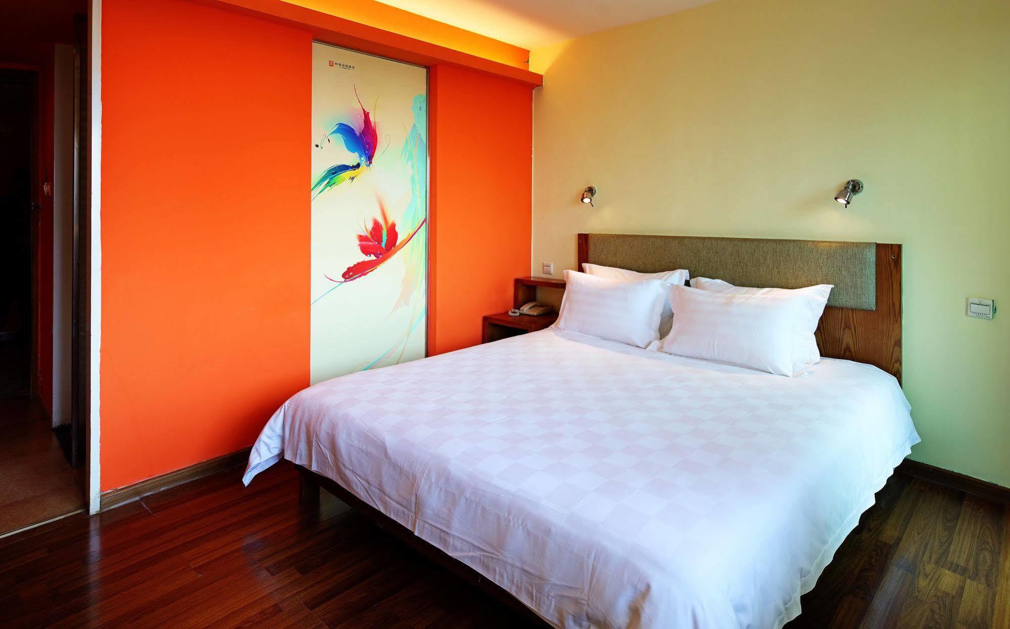 Yanjiang East Garden Inn Гуанчжоу Экстерьер фото