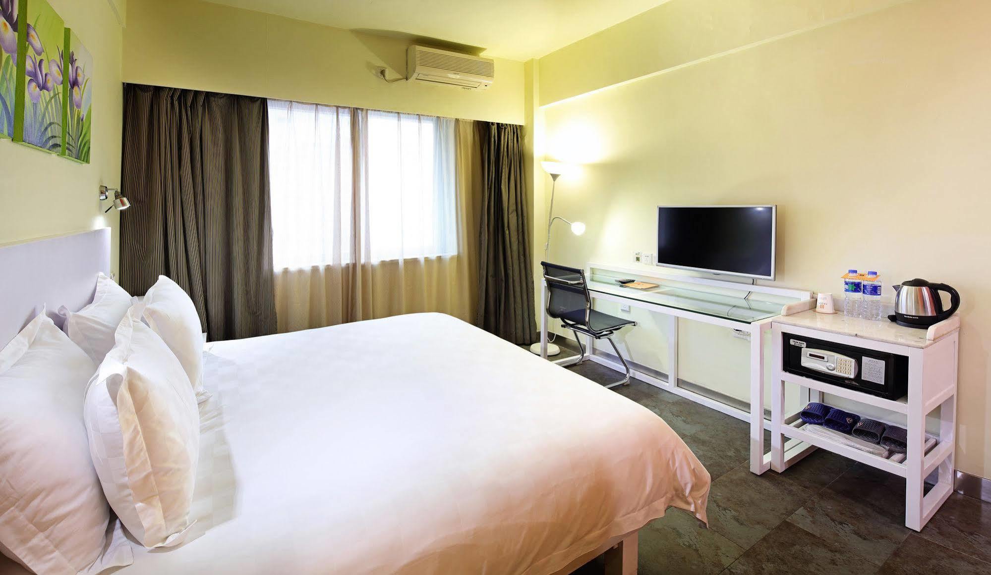 Yanjiang East Garden Inn Гуанчжоу Экстерьер фото