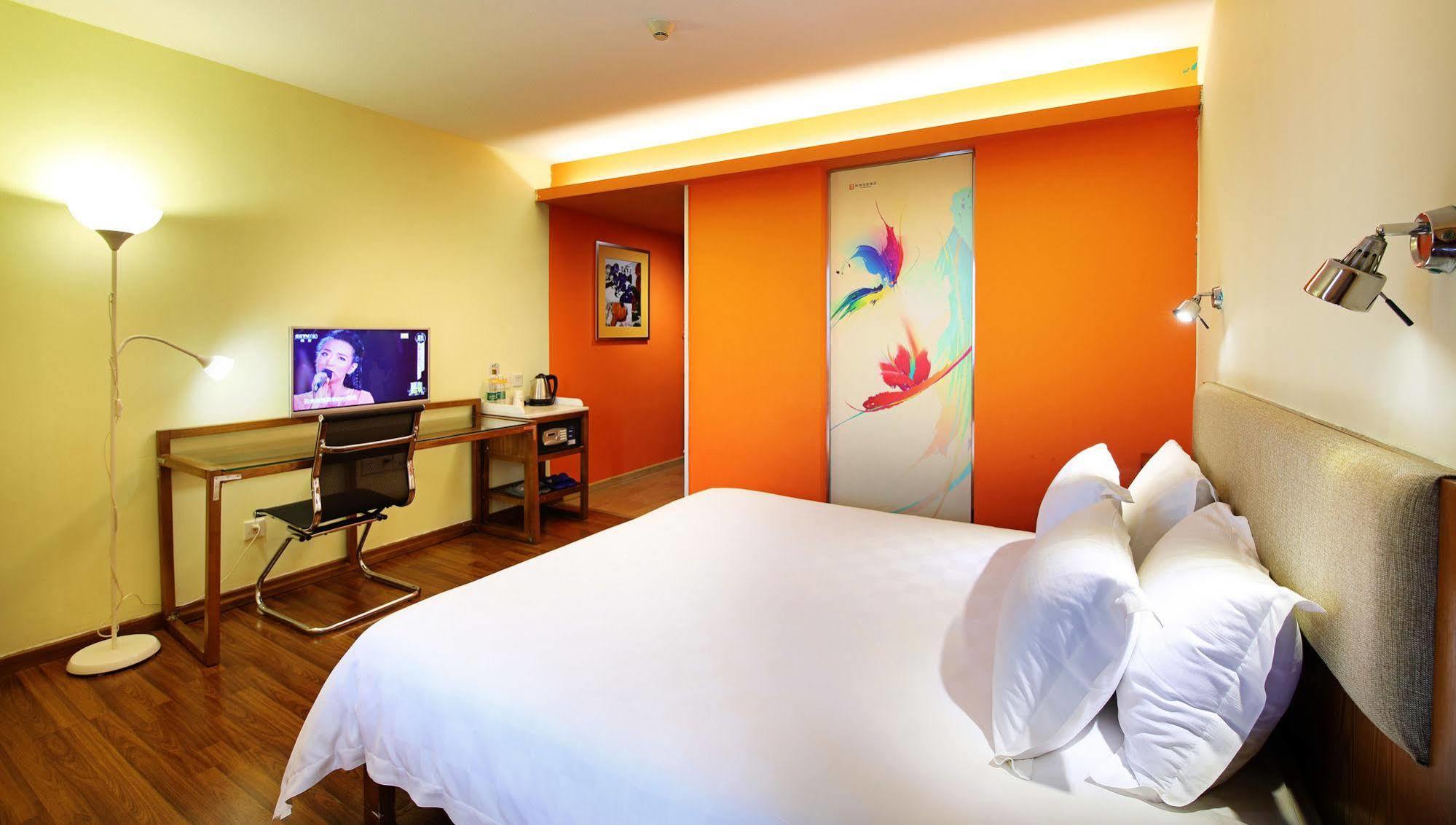 Yanjiang East Garden Inn Гуанчжоу Экстерьер фото